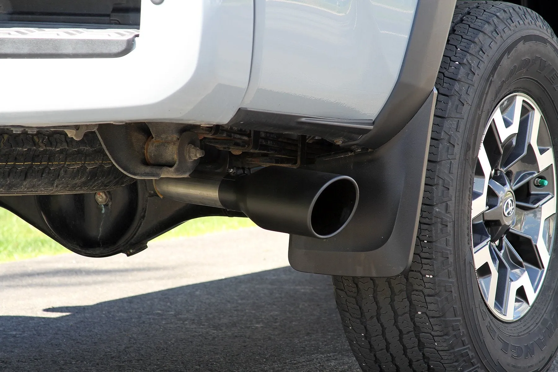 Flowmaster Exhaust Toyota Tacoma 3.5L (16-23) 2.5" Catback  - Flow FX Series 717944